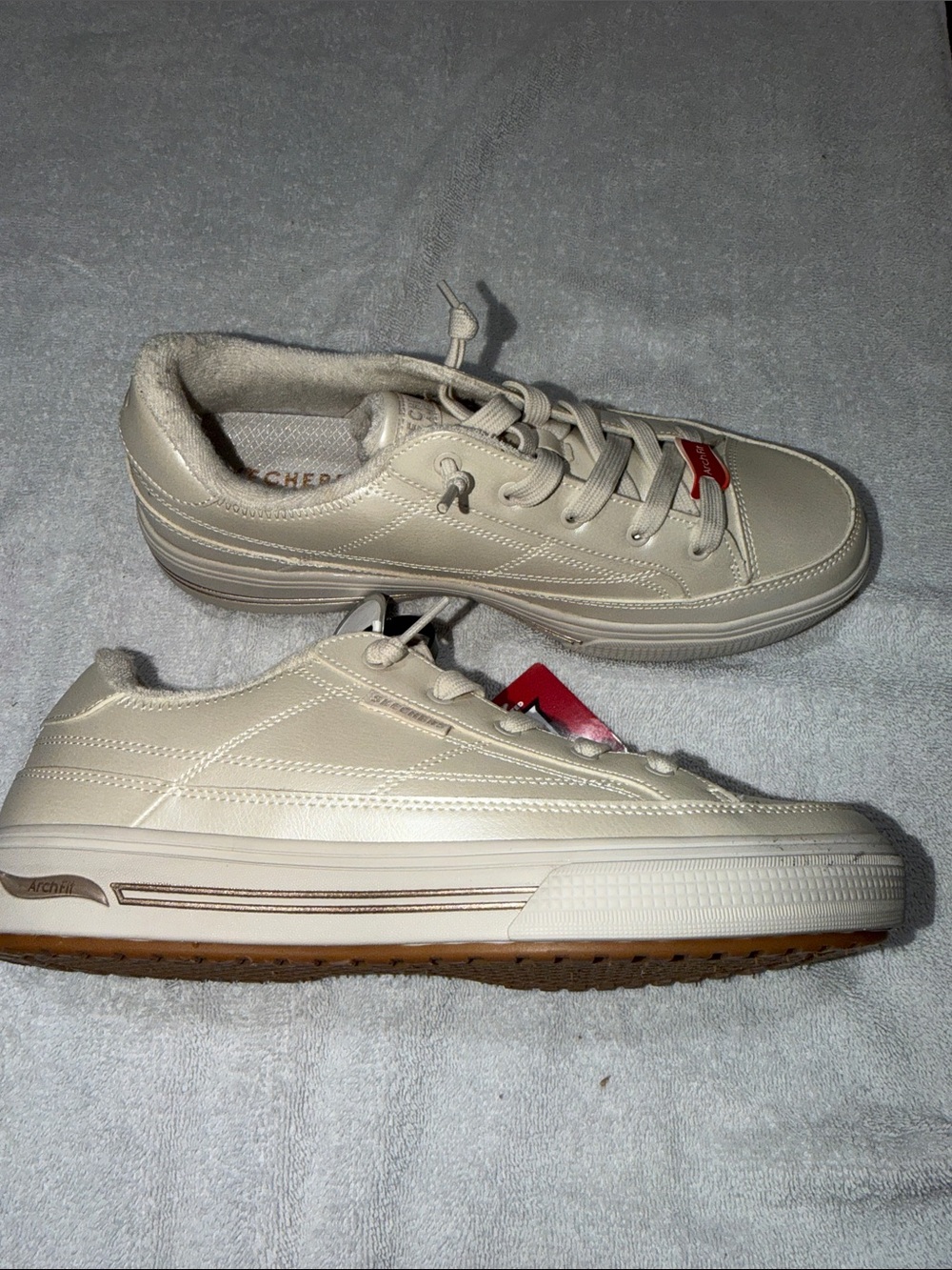 Skechers Women's Cream Low-Top Sneakers
